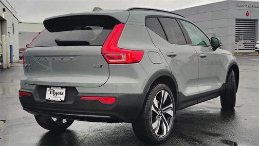 2026 Volvo XC40 B5 Plus