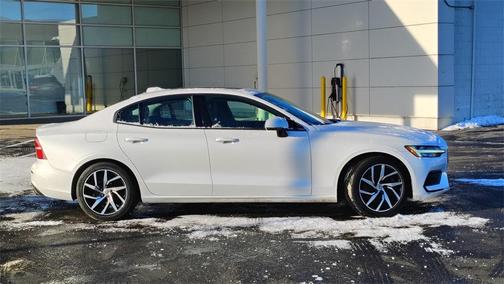 2020 Volvo S60 T5 Momentum