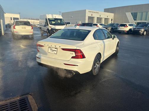 2020 Volvo S60 T5 Momentum
