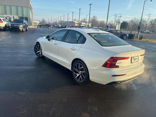 2020 Volvo S60 T5 Momentum