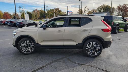 2026 Volvo XC40 B5 Ultra