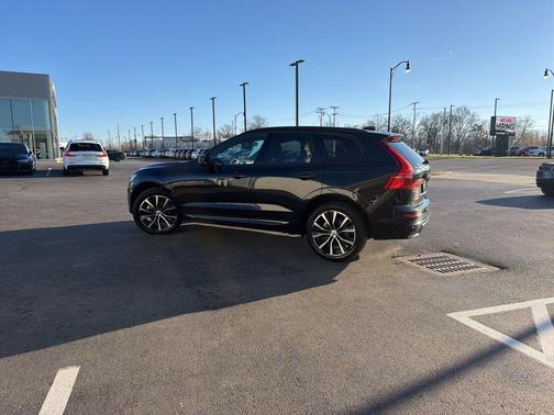 2025 Volvo XC60 B5 Plus