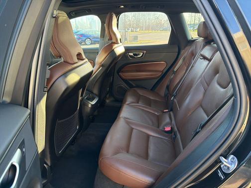 2025 Volvo XC60 B5 Plus