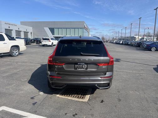 2025 Volvo XC60 B5 Plus