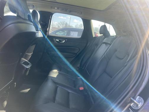 2025 Volvo XC60 B5 Plus