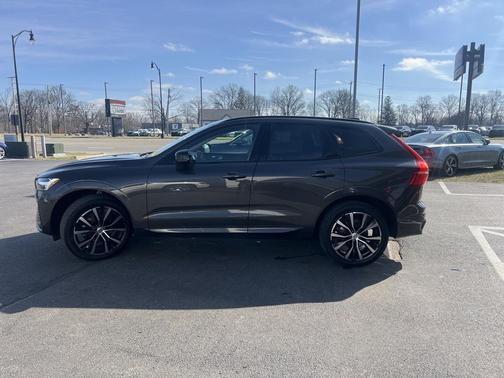 2025 Volvo XC60 B5 Plus