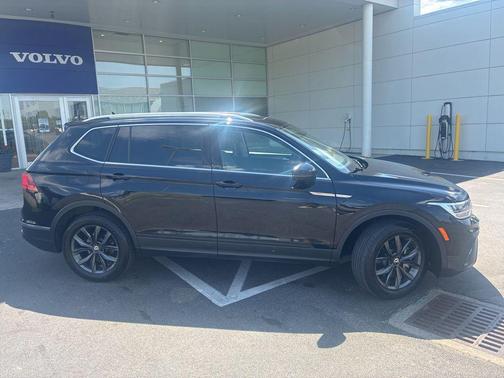 Deep Black 2023 Volkswagen Tiguan 2.0T SE 4MOTION