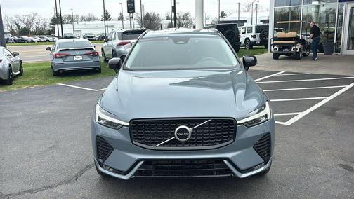 Thunder Gray Metallic 2024 Volvo XC60 B5 Core