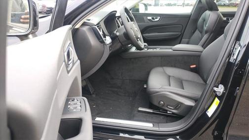 2025 Volvo XC60 B5 Core