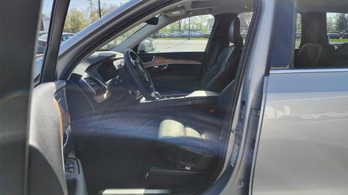 2024 Volvo XC90 B5 Plus