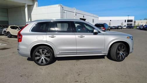 2024 Volvo XC90 B5 Plus