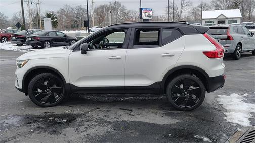 2026 Volvo XC40 B5 Ultra Black Edition