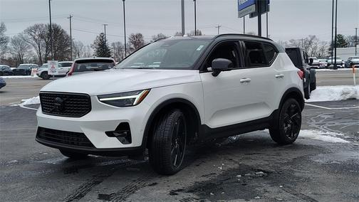 2026 Volvo XC40 B5 Ultra Black Edition