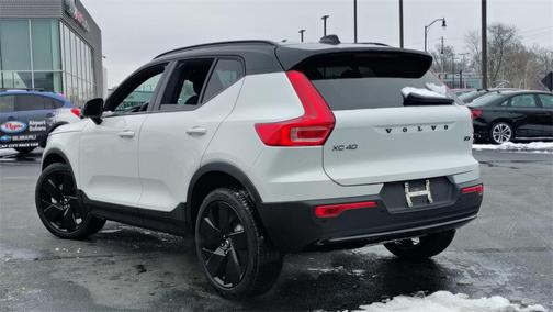 2026 Volvo XC40 B5 Ultra Black Edition