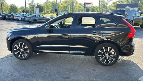Onyx Black Metallic 2025 Volvo XC60 B5 Plus