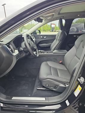 Onyx Black Metallic 2025 Volvo XC60 B5 Plus