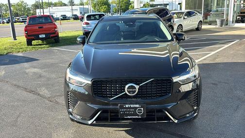Onyx Black Metallic 2025 Volvo XC60 B5 Plus