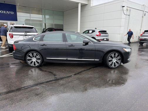 Onyx Black Metallic 2024 Volvo S90 Ultimate
