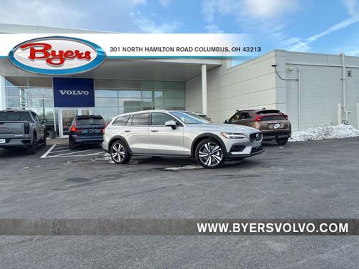 2025 Volvo V60 Cross Country B5 Plus