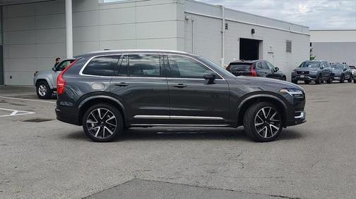 2024 Volvo XC90 B5 Plus