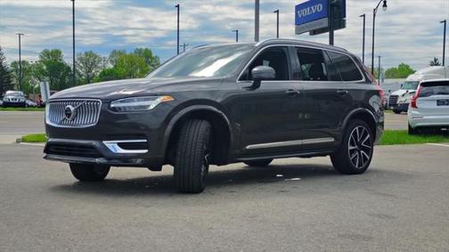 2024 Volvo XC90 B5 Plus