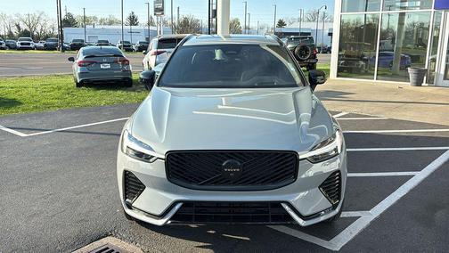 Vapour Grey Metallic 2026 Volvo XC60 B5 Ultra Black Edition