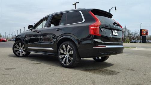 2025 Volvo XC90 Plug-In Hybrid T8 Plus