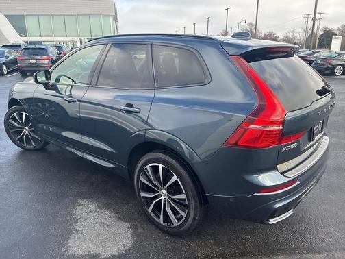 2023 Volvo XC60 B5 Plus Dark Theme