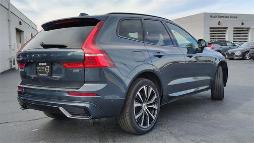 2023 Volvo XC60 B5 Plus Dark Theme