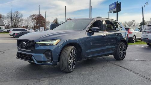 2023 Volvo XC60 B5 Plus Dark Theme