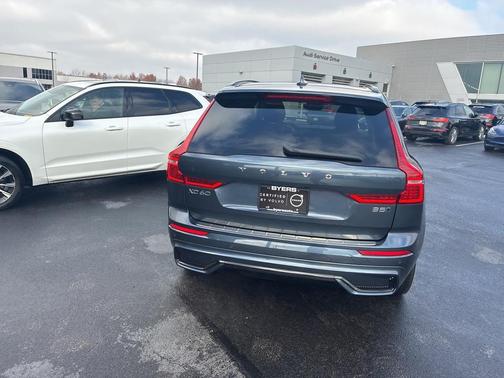 2023 Volvo XC60 B5 Plus Dark Theme