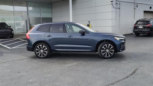 2023 Volvo XC60 B5 Plus Dark Theme