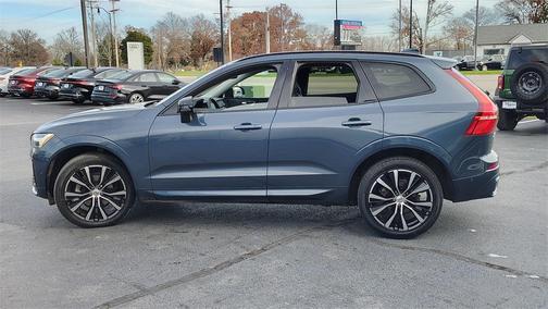 2023 Volvo XC60 B5 Plus Dark Theme