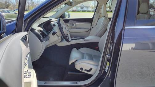 2022 Volvo XC90 T6 Inscription