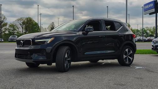 2024 Volvo XC40 B5 Plus Bright Theme