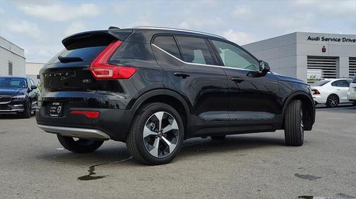 2024 Volvo XC40 B5 Plus Bright Theme