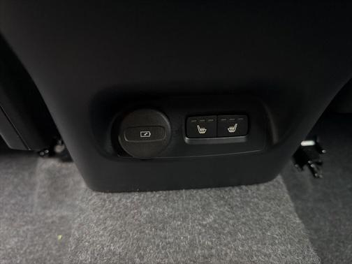 Silver Dawn Metallic 2025 Volvo XC40 B5 Plus Bright Theme