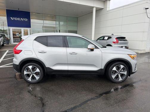 Silver Dawn Metallic 2025 Volvo XC40 B5 Plus Bright Theme