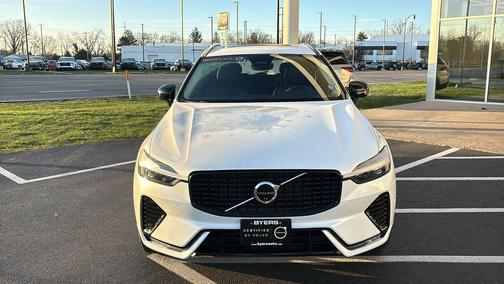 Crystal White Metallic 2025 Volvo XC60 B5 Plus