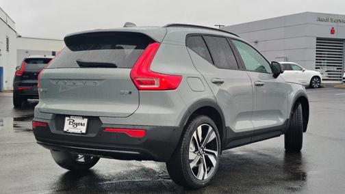 2026 Volvo XC40 B5 Plus