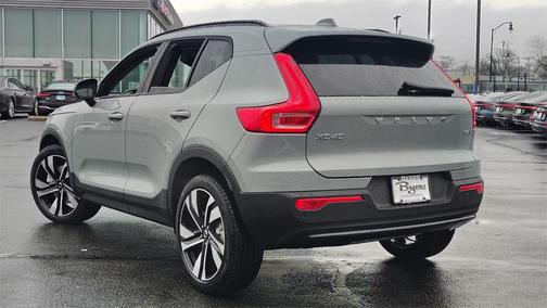 2026 Volvo XC40 B5 Plus