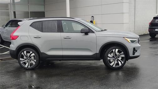 2026 Volvo XC40 B5 Plus