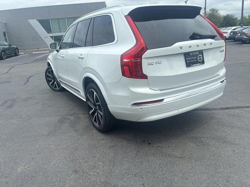 Crystal White 2023 Volvo XC90 B6 Plus 6-Seater
