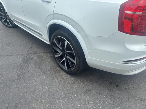 Crystal White 2023 Volvo XC90 B6 Plus 6-Seater