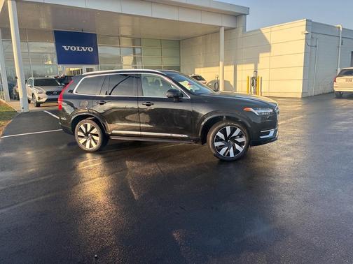 2024 Volvo XC90 Recharge Plug-In Hybrid T8 Plus Bright Theme 7 Passenger