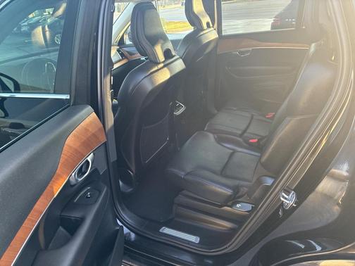 2024 Volvo XC90 Recharge Plug-In Hybrid T8 Plus Bright Theme 7 Passenger