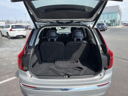 Silver Dawn Metallic 2025 Volvo XC90 B6 Plus 7-Seater