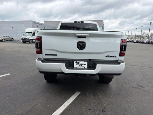 Bright White Clearcoat 2024 RAM 2500 Big Horn Crew Cab 4x4 6'4' Box