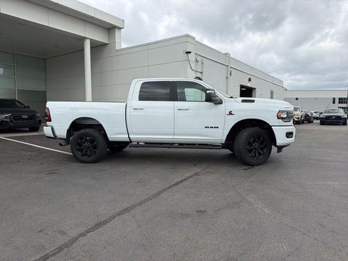 Bright White Clearcoat 2024 RAM 2500 Big Horn Crew Cab 4x4 6'4' Box