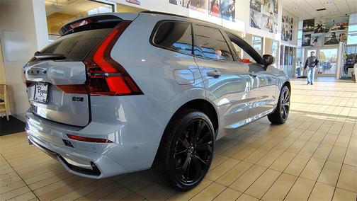 2026 Volvo XC60 B5 Ultra Black Edition